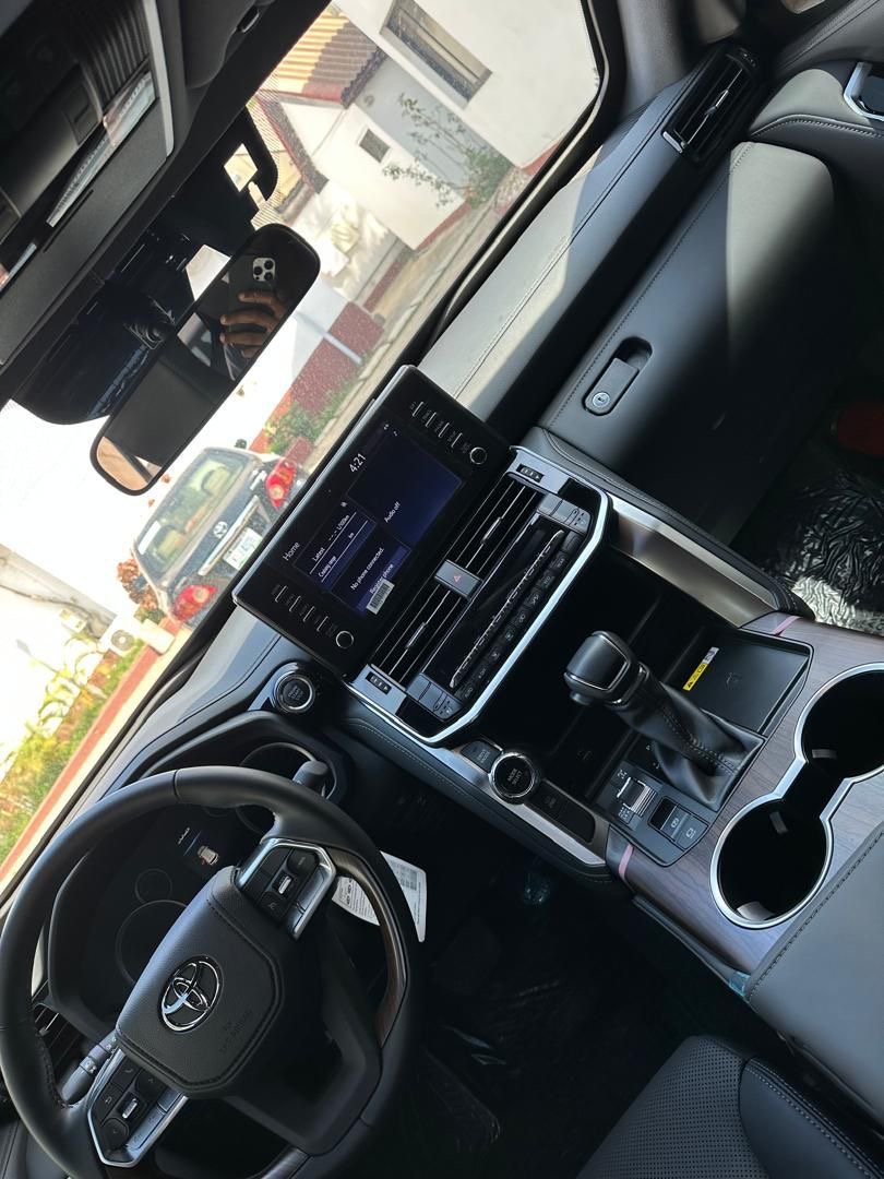 2025 Toyota Land Cruiser [Armoured]