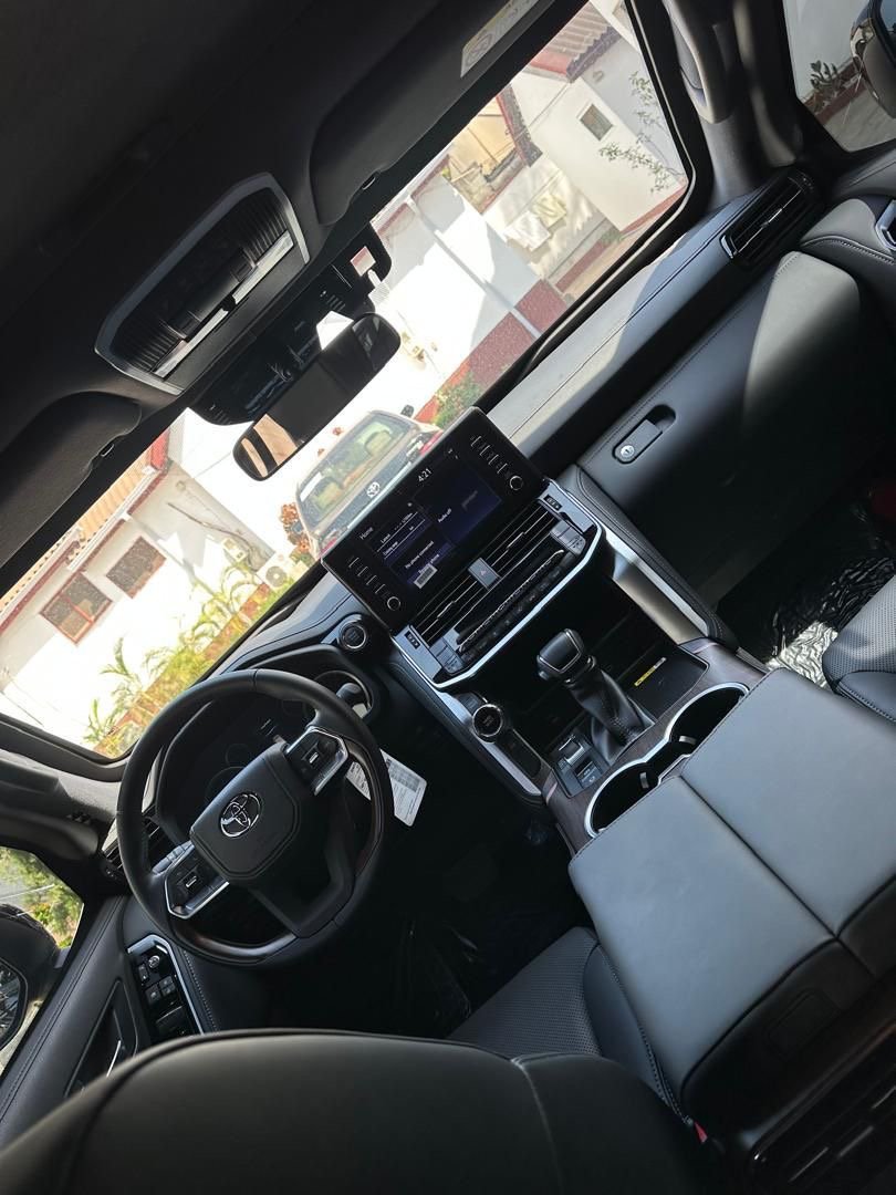 2025 Toyota Land Cruiser [Armoured]