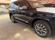Toyota Land Cruiser VXR 2025