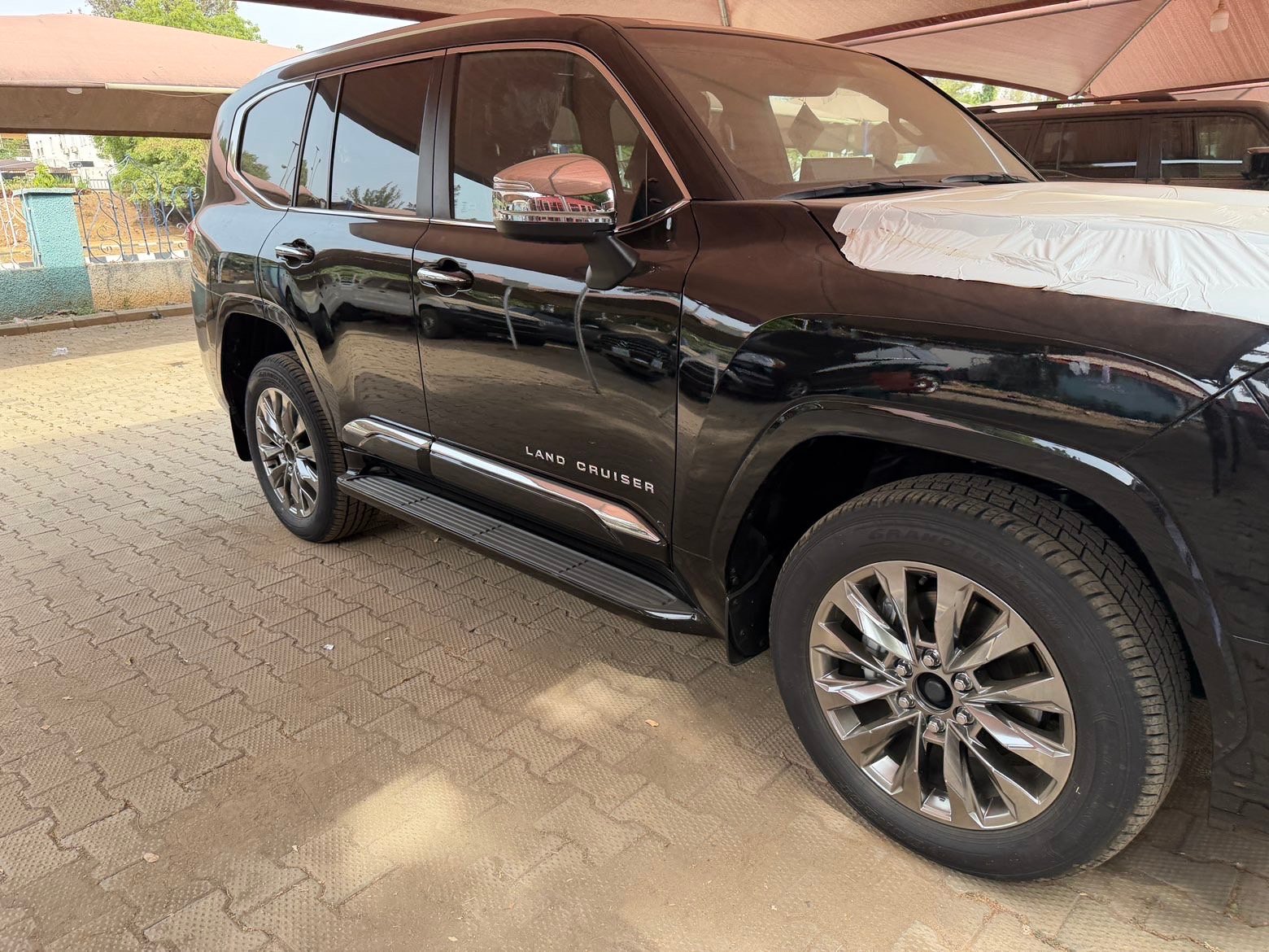 Toyota Land Cruiser VXR 2025