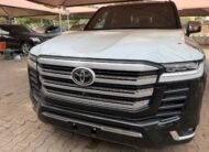 Toyota Land Cruiser VXR 2025