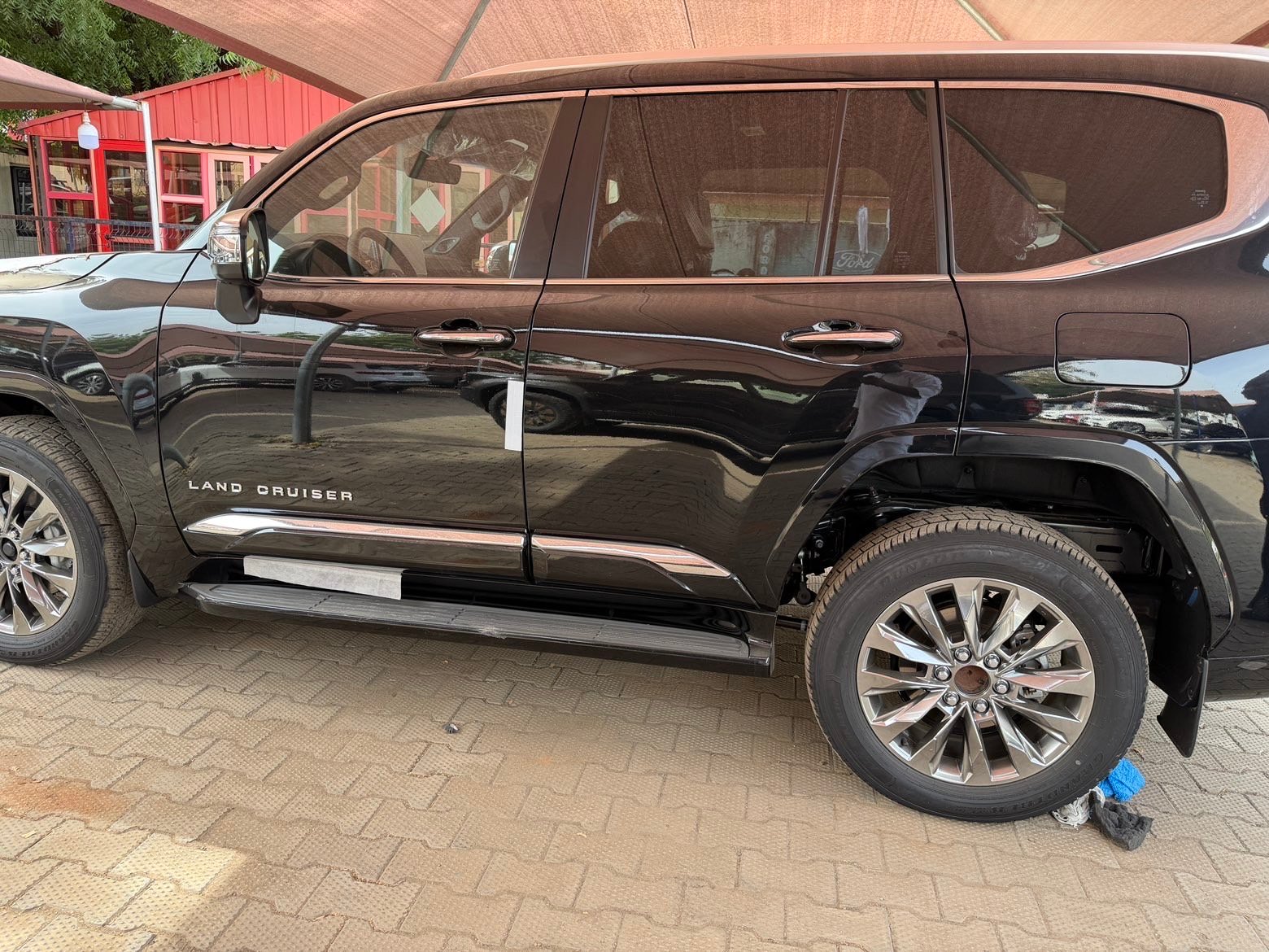 Toyota Land Cruiser VXR 2025