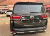 Toyota Land Cruiser VXR 2025