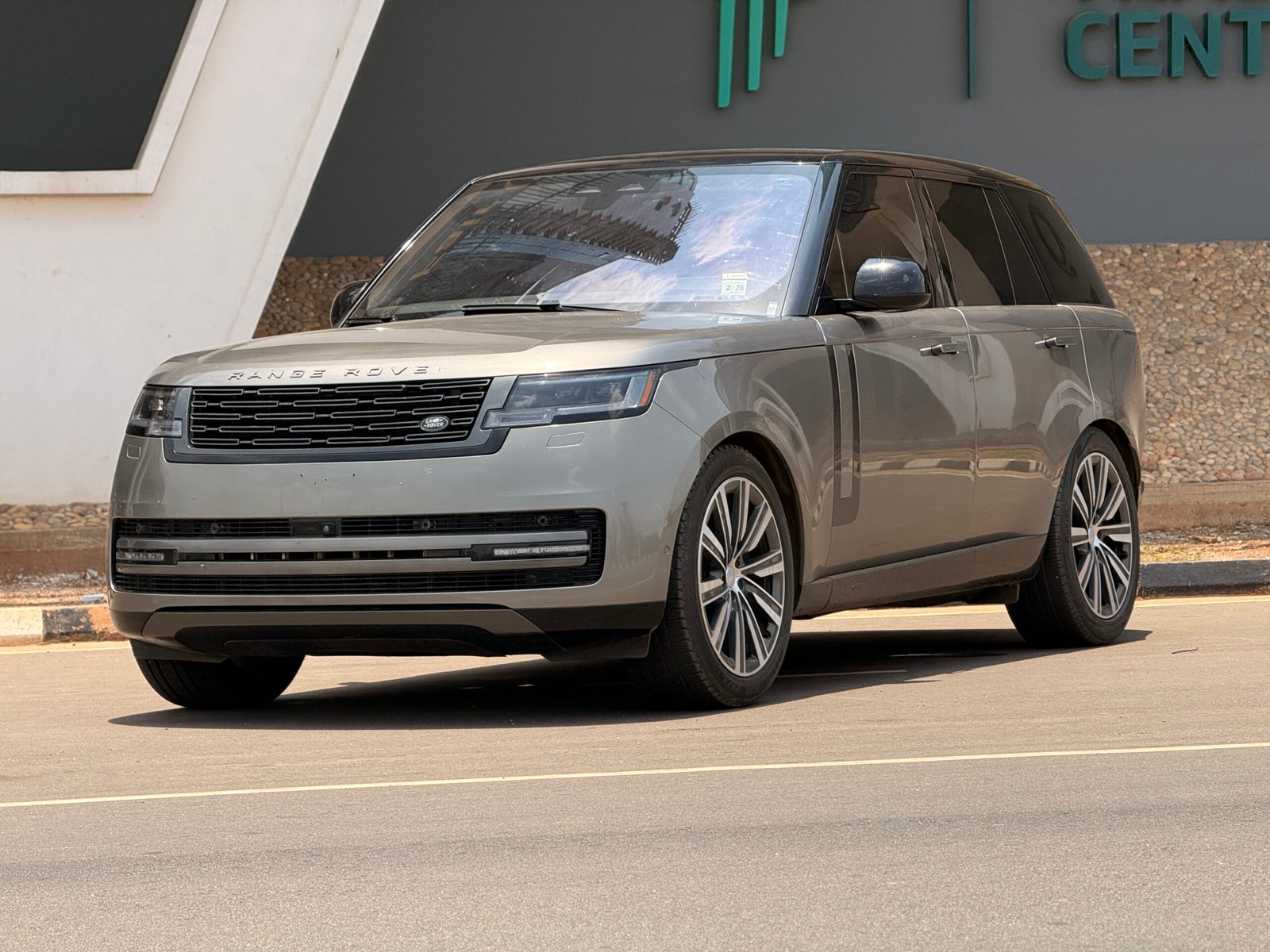 Range Rover P400 2023