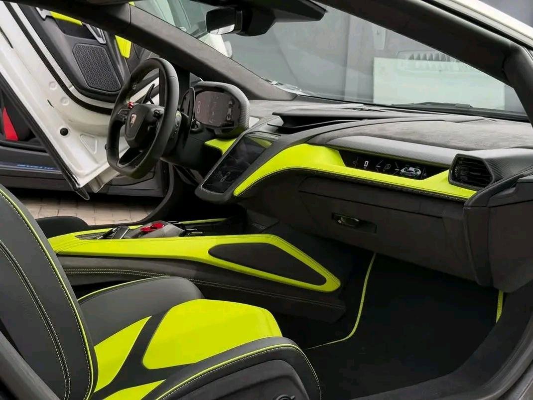 2026 Lamborghini Revuelto LP1015-4