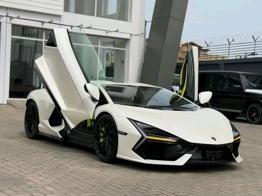 2026 Lamborghini Revuelto LP1015-4